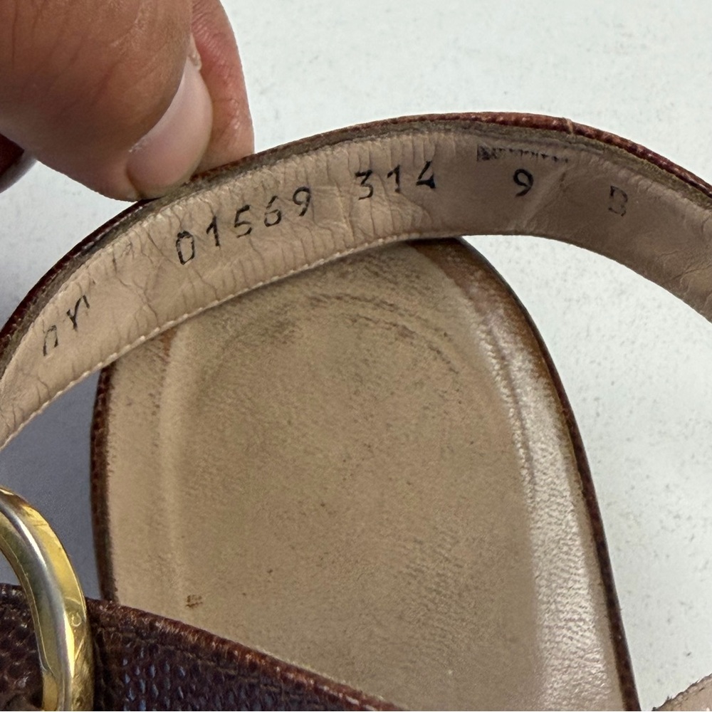 Salvatore Ferragamo Elegant Brown Leather Sandals - Picture 10 of 11